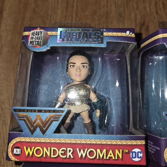 DC Heavy Metal Collectible Figure Set - Gold and Blue - Picture 2 of 6